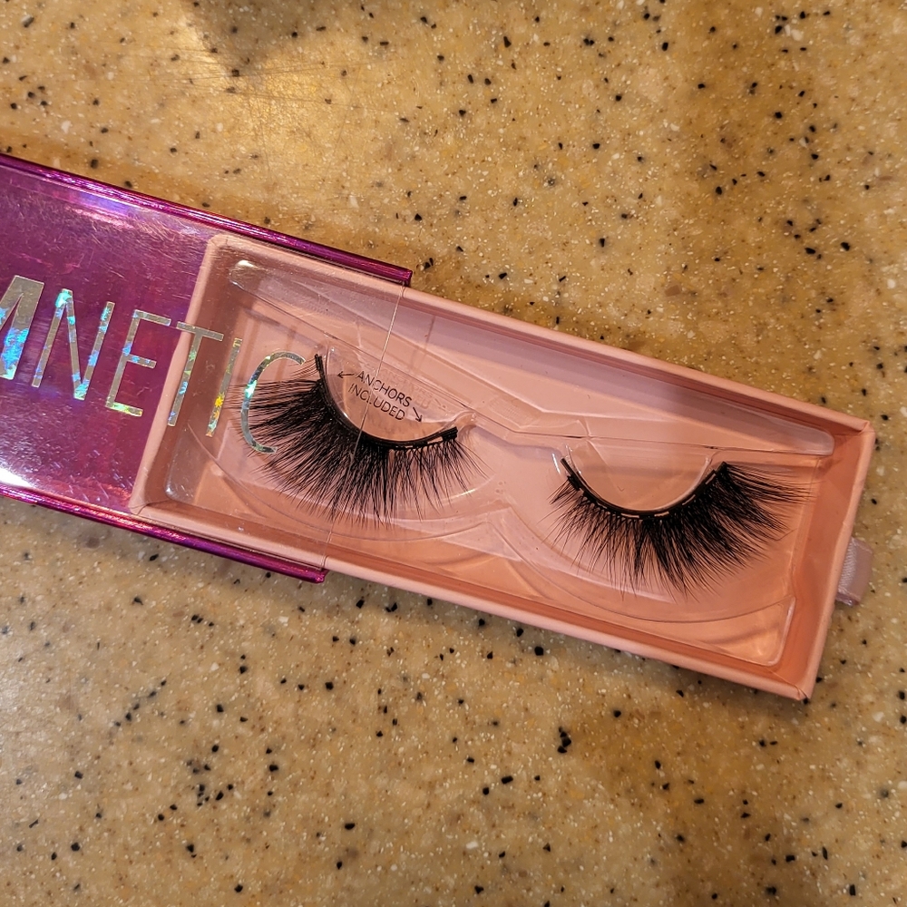 NWT Glamnetics Magnetic Lashes in Vibe Style